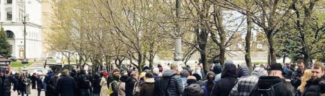 Tutti in fila per il francobollo ucraino